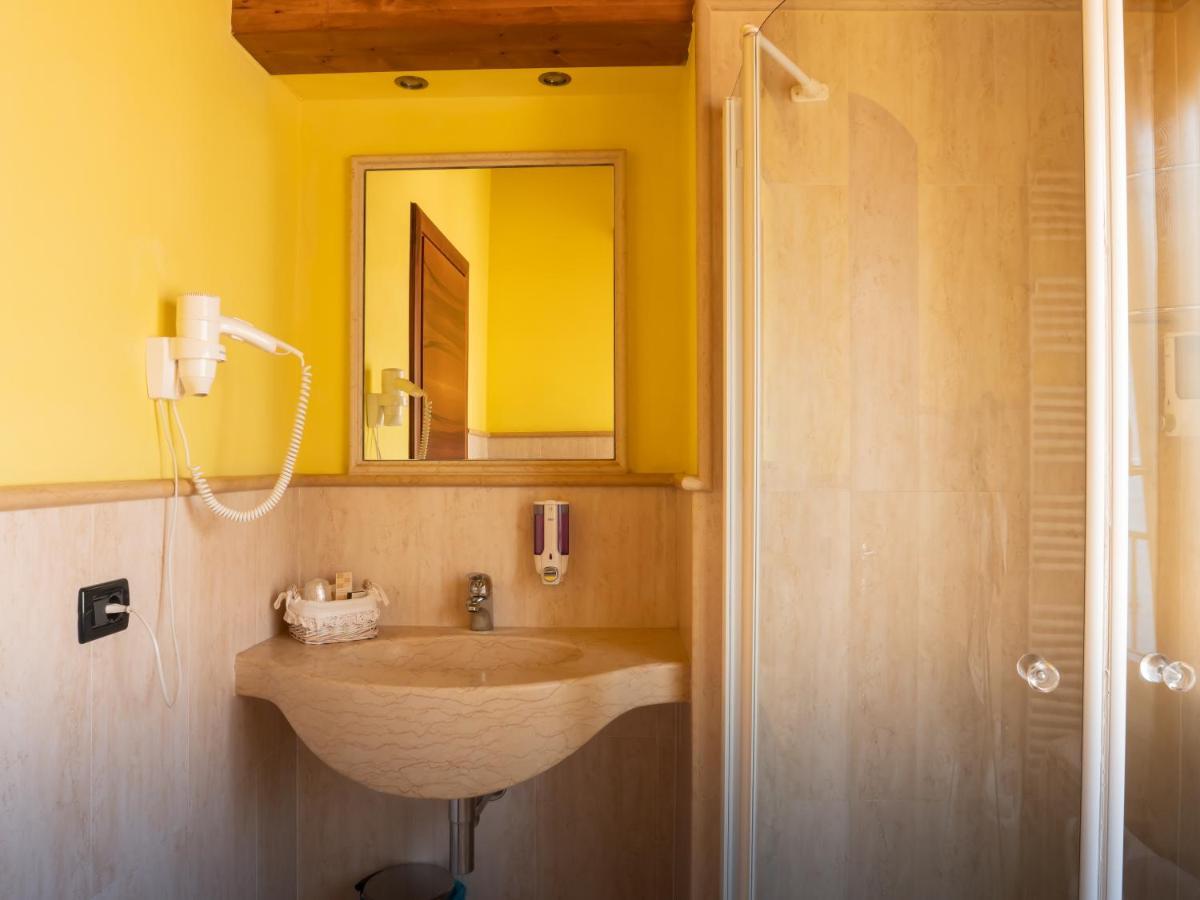 Albergo Ristorante Montebaldo Limone sul Garda Kültér fotó