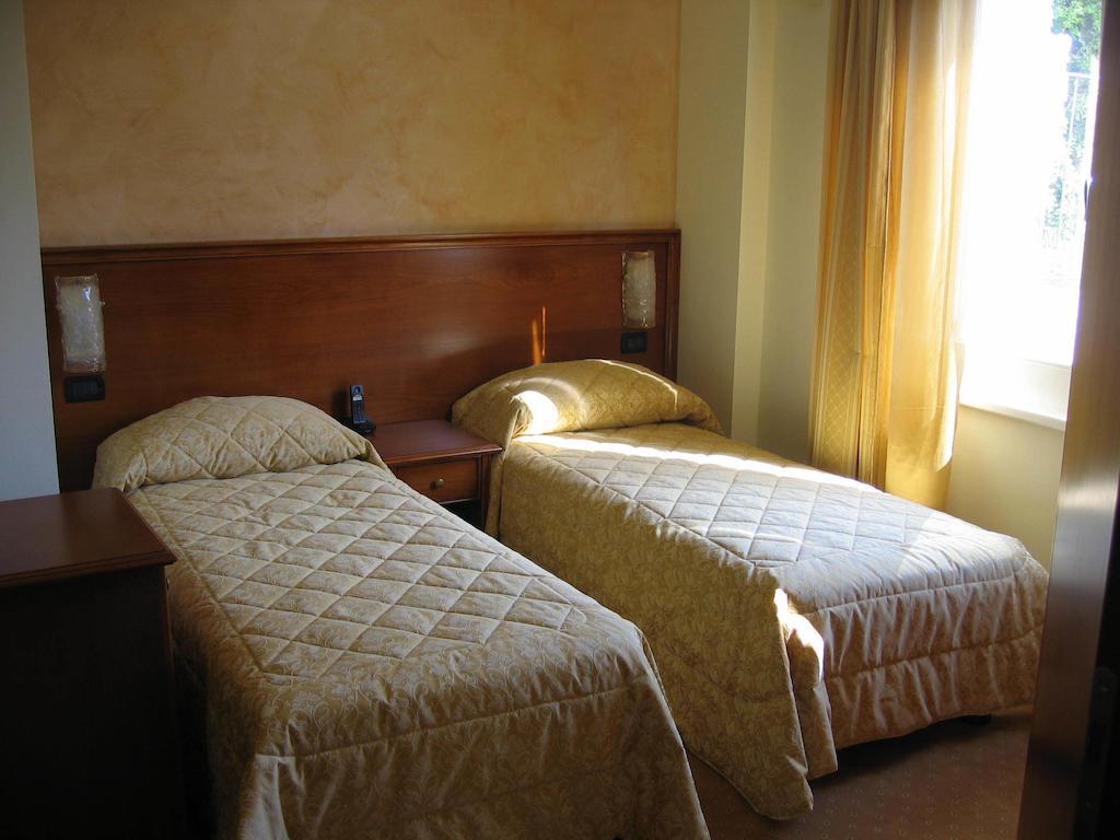 Albergo Ristorante Montebaldo Limone sul Garda Szoba fotó